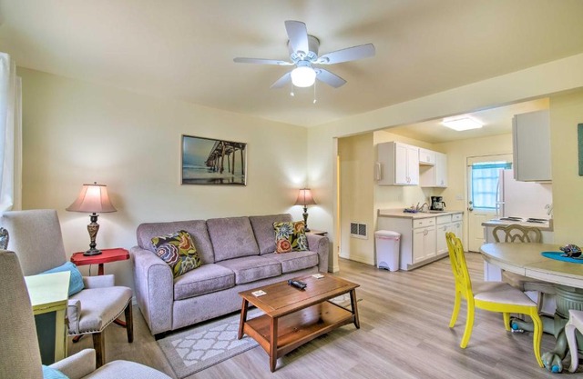 Winchester Bay Apt Near Dunes and State Parks!
