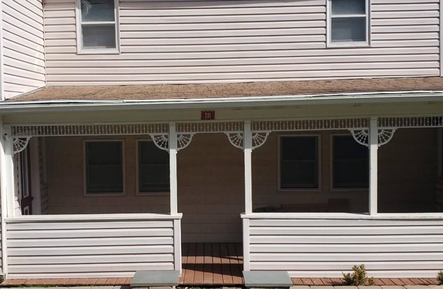 WINDHAM HOME SLEEPS 10 - 1 MILE TO SLOPES !