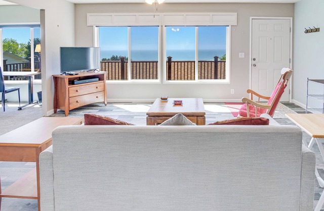 Windsong Vista - Sprawling Ocean views