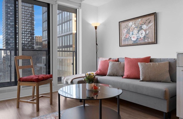 Windsor Stays - 5 min to Eaton Centre/Sanofi Square
