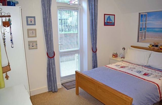 Windward Close To Beaches And Bembridge Harbour