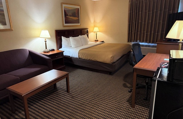 Wingate by Wyndham Livonia