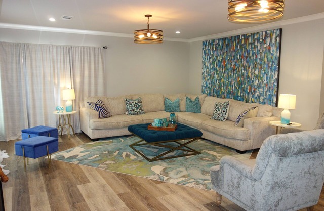 Winners Circle Modern 4BR/4BA + Game Room 5-min Walk to Oaklawn Casino