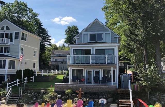 Winnipesaukee Vacation Home For Entire Family W/Private Beach And Dock