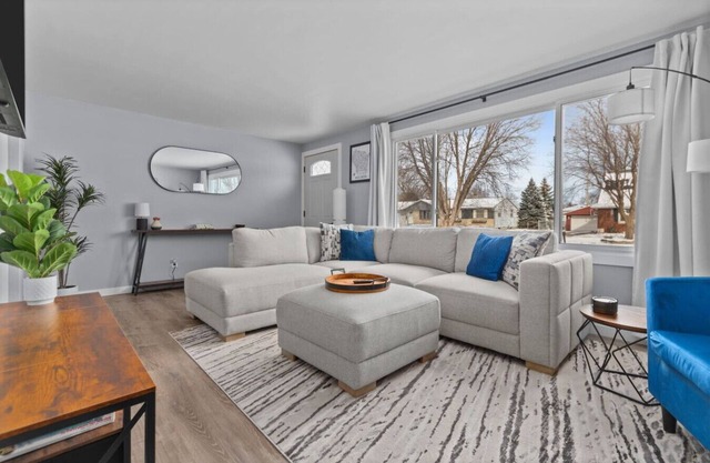 Winter Special! Attached Garage, Grill. Sleeps 7!