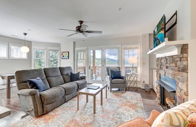 Wintergreens R1711-Mountain Condo, Mountain View, Gated Resort, Indoor/Outdoor Pools and Hot Tub,.
