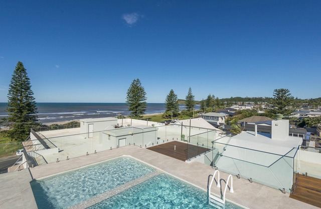 Wintersview 2 - Beach Frontage Apartment