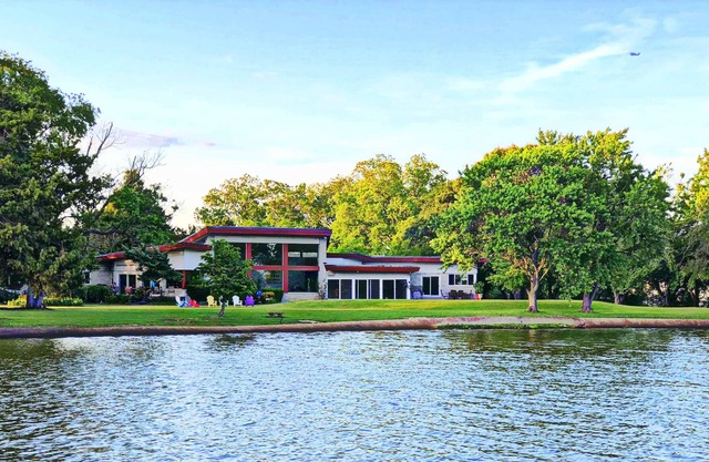 Wiseacre MidCentury Lake Estate, Near Bay & Ocean