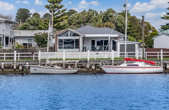Wishart's Landing - Ideal Holiday Home for family & friends - newly renovated with amazing view.