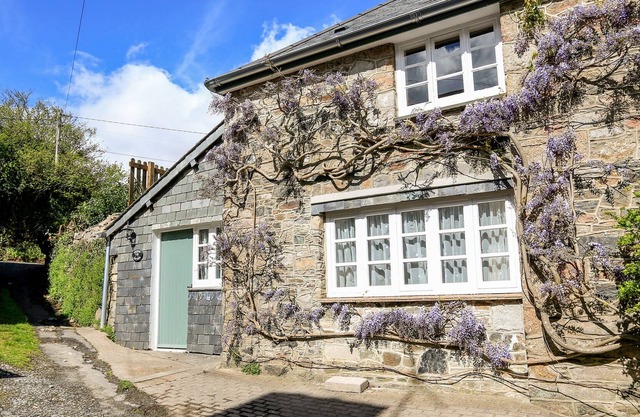 WISTERIA COTTAGE, romantic in Buckfastleigh