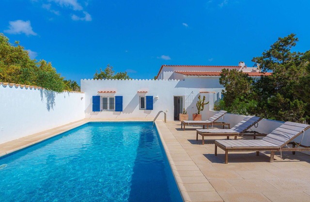 Wonderful private villa for 10 people with A/C, private pool, WIFI, TV and patio