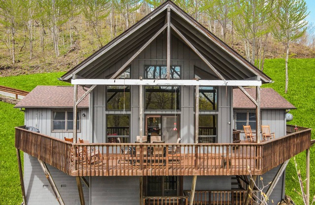 Wolf Ridge Retreat | Upscale Cabin in Private Wolf Laurel | Ski & Golf Development