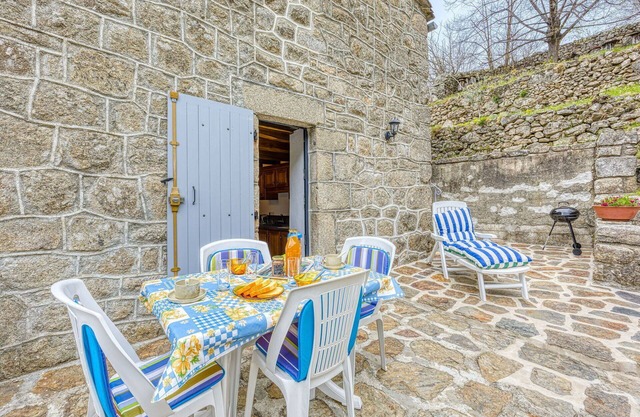 Wonderful private villa for 4 guests with TV, terrace, panoramic view and parking