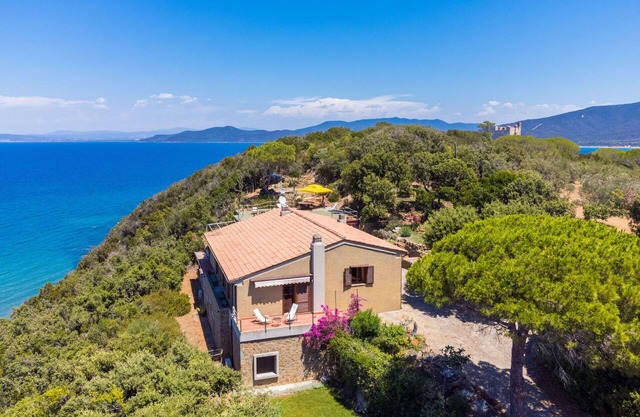 Wonderful private villa for 12 people with A/C, WIFI, TV, terrace and pets allowed