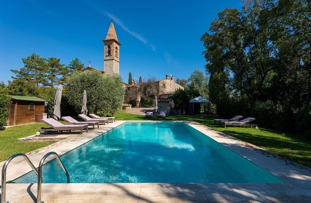 Wonderful private villa with private pool, WIFI, TV, patio and parking, close to Greve In Chianti