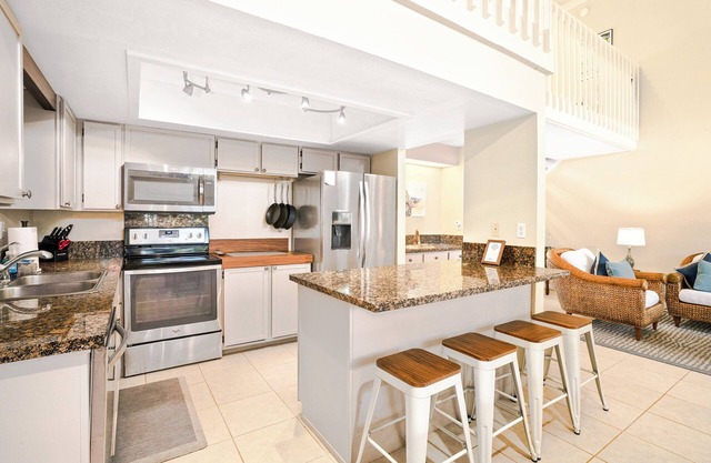 Wonderful 2-Bedroom 2-Bath condo with WiFi/Pool/Beach gear in Princeville Kauai