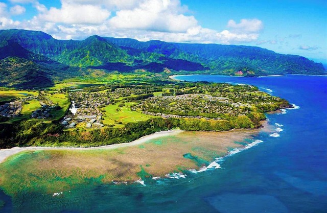 Wonderful 7 bedrooms for 16 above famous Anini Beach!