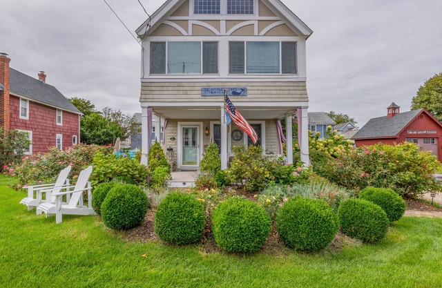WONDERFUL BEACH HOME~ SUPER CLEAN- ENJOY WALKS ONTHE BEACH W/VIEWS
