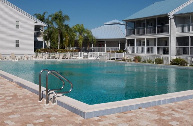 Wonderful Condo on the Myakka river, close to beaches. Recently remodeled.