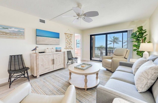 Wonderful Corner Unit on 3rd floor. This speaks a girl's tropical getaway!