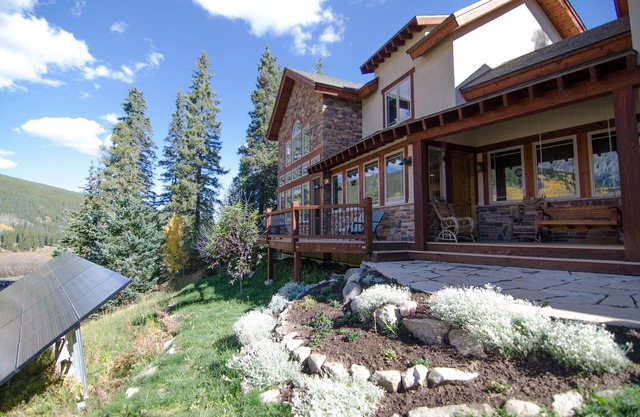 Wonderful family homebase in Blue River only 5 miles to Breckenridge!