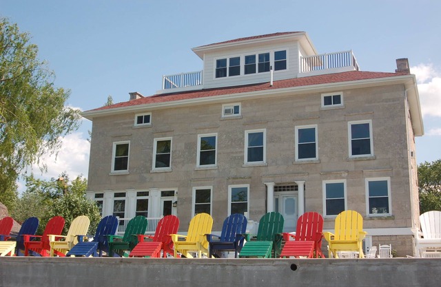 WONDERFUL HOME for REUNIONS! OCT 24-26; OCT 31-NOV 2 OPEN! FALL ON LAKE ERIE!