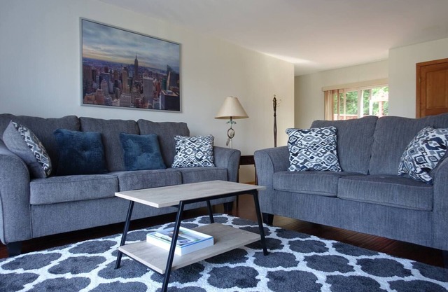 Wonderful home next to shore, parks, NYC ferry!nn