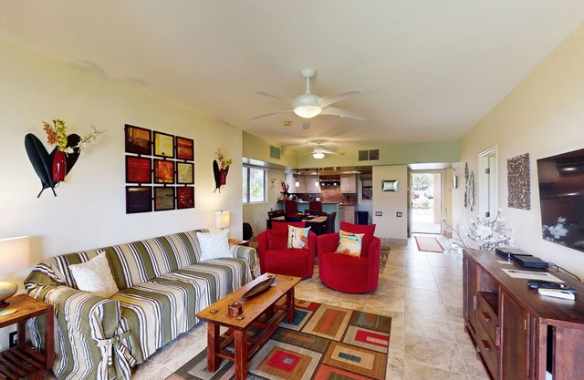 Wonderful home with central AC, heated pool & hot tub - close to dining