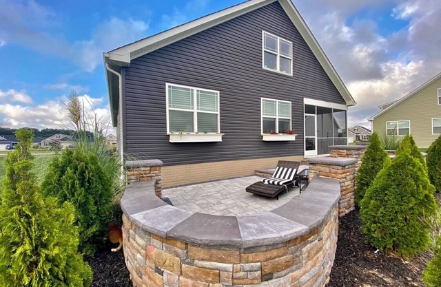 Wonderful home with porch & courtyard - 5 mi to Lewes - 3bd,3ba Sleeps 6