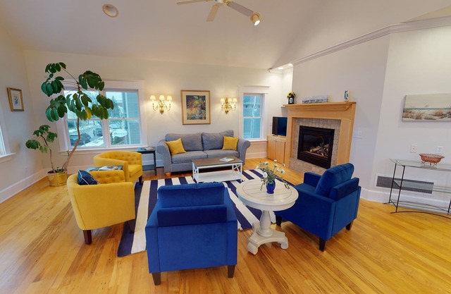 Wonderful Main Street Location, next to the HS Historical Society!