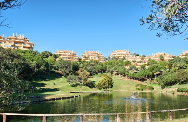 Wonderful penthouse with amazing sea-and golf views in Marbella´s Elviria Hills