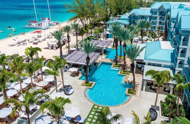 Wonderful Place To Stay! Beachfront, w/ Outdoor Pool, Near Seven Mile Beach