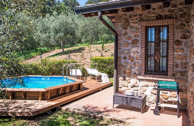Wonderful private villa with WIFI, private pool, A/C, TV, patio, pets allowed and parking