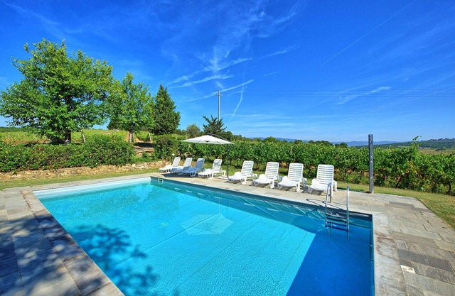 Wonderful private villa with WIFI, private pool, TV, patio, panoramic view, parking, close to Arezzo
