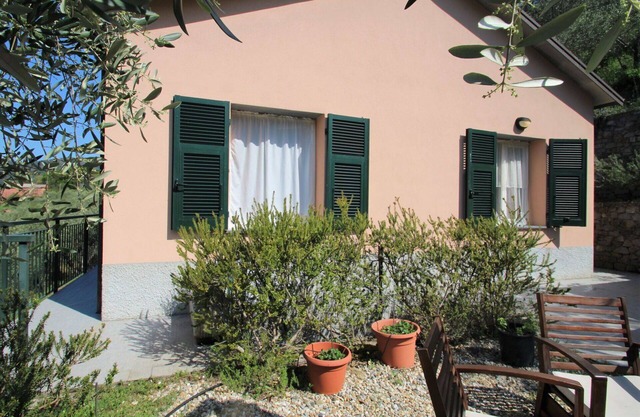 Wonderful private villa for 4 people with WIFI, A/C, TV, patio and parking