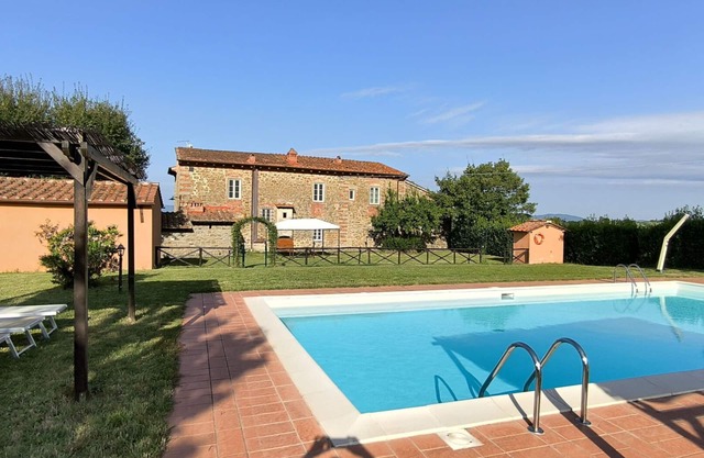 Wonderful private villa with WIFI, private pool, TV, pets allowed, panoramic view and parking