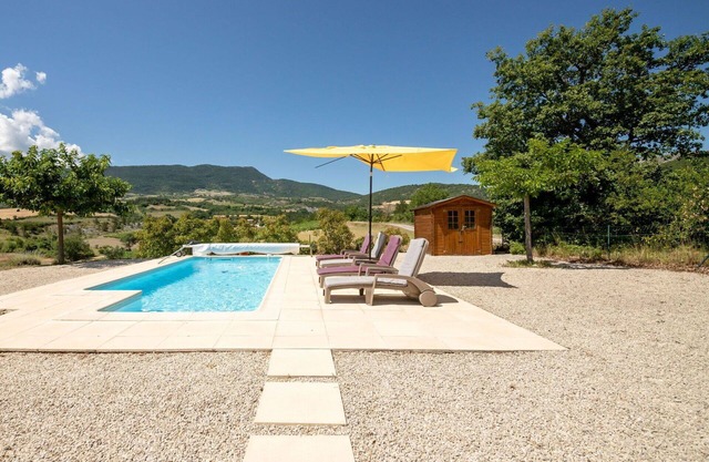 Wonderful private villa for 6 guests with WIFI, private pool, TV, terrace, pets allowed and park.