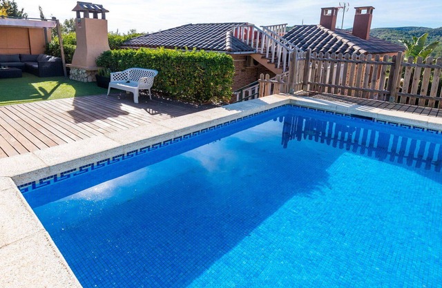 Wonderful private villa for 7 people with WIFI, A/C, private pool, TV, patio and parking