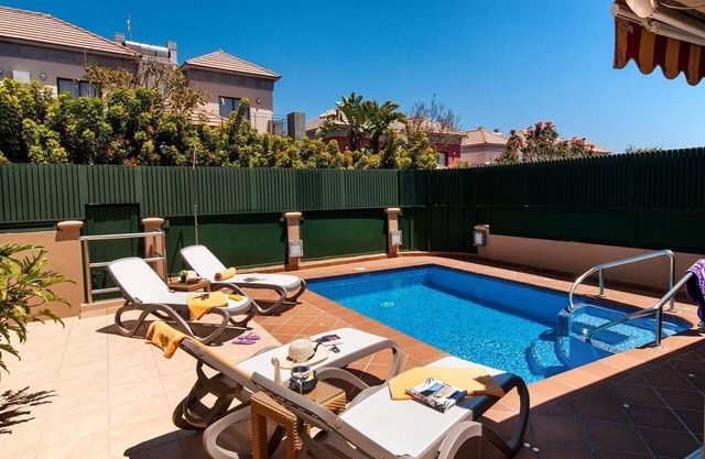 Wonderful private villa with WIFI, A/C, private pool, TV, patio, pets allowed and parking