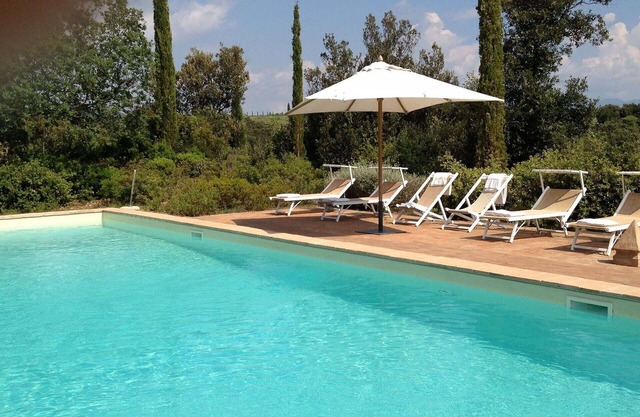 Wonderful private villa for 18 guests with WIFI, A/C, private pool, TV, panoramic view and parking
