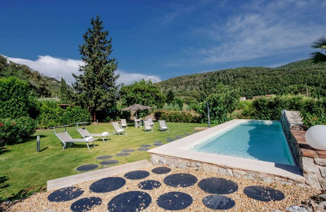 Wonderful private villa with WIFI, A/C, private pool, TV, patio, pets allowed and parking