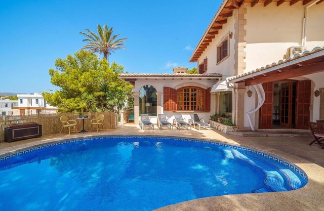 Wonderful private villa for 11 guests with WIFI, private pool, A/C, TV and terrace