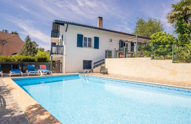 Wonderful private villa for 8 people with WIFI, private pool, TV, terrace, pets allowed and park.