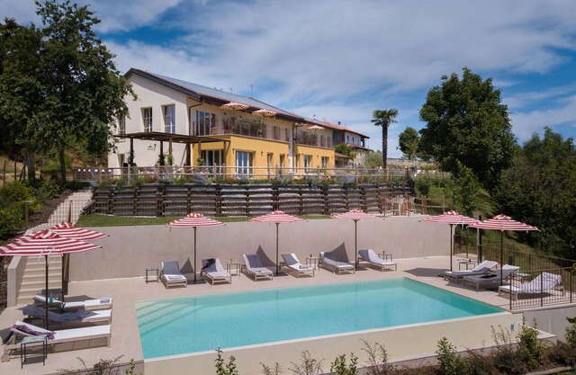 Wonderful private villa for 26 guests with private pool, WIFI, A/C and patio, close to Alba