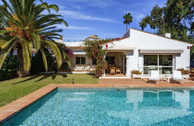 Wonderful private villa for 6 guests with A/C, private pool, WIFI, TV and terrace