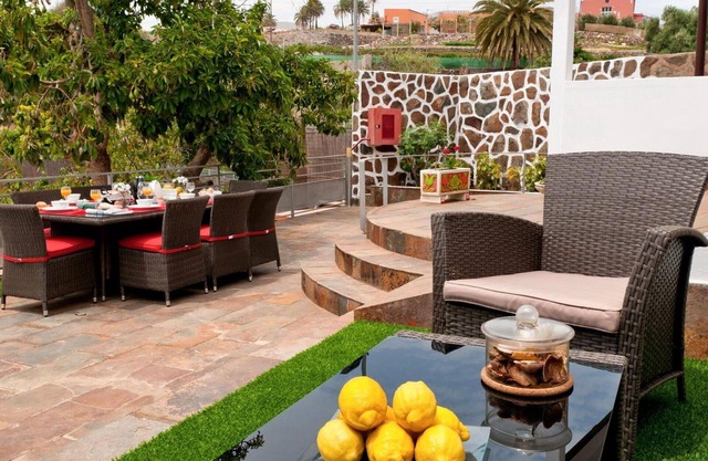 Wonderful private villa for 12 people with private pool, WIFI, A/C, TV, patio and parking