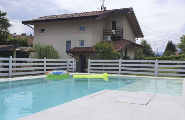Wonderful private villa for 8 people with hot tub, private pool, A/C, WIFI, TV and patio
