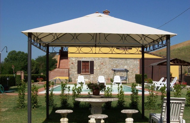 Wonderful private villa with private pool, WIFI, TV, pets allowed, parking, close to San Gimignano