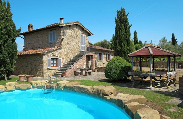 Wonderful private villa for 8 people with private pool, WIFI, TV, patio, pets allowed and parking