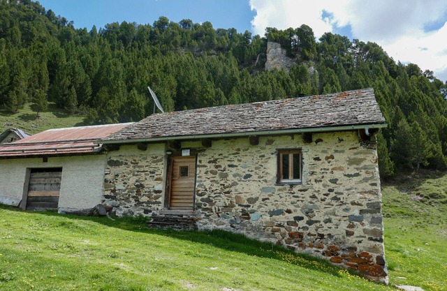 Wonderful private villa for 6 guests with pets allowed, panoramic view and parking